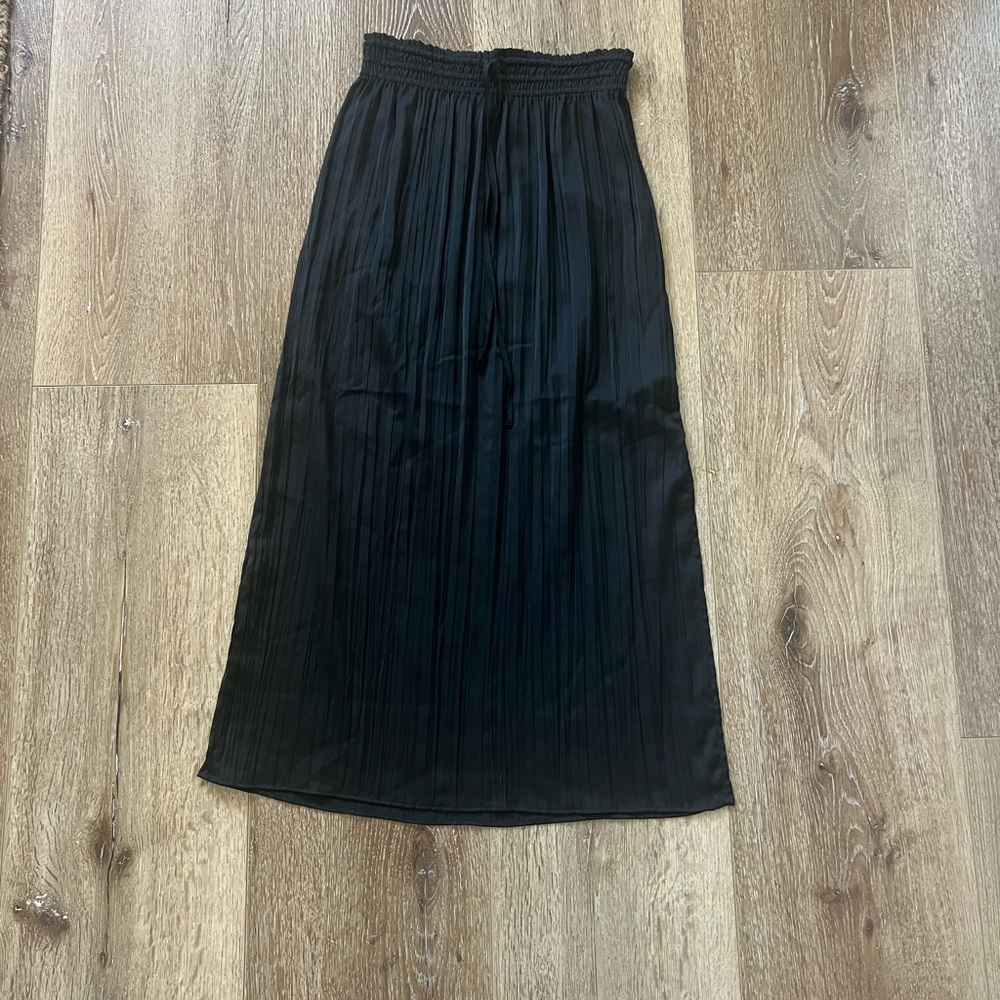 GAP Midi Pleated Satin skirt with slit